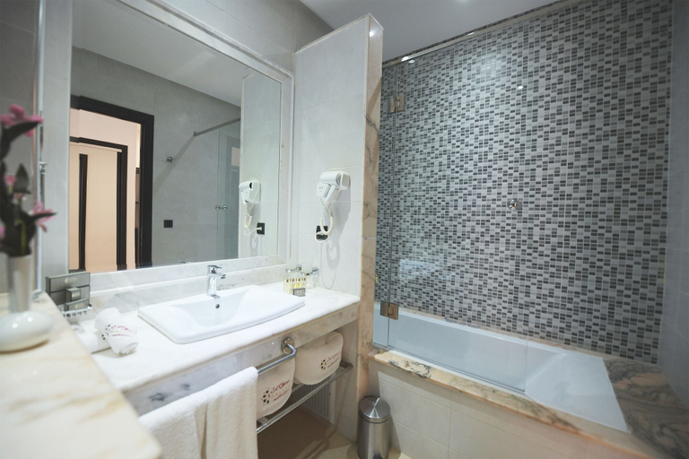 Bathroom 5, El Olivar Palace Marrakech, Marrakech