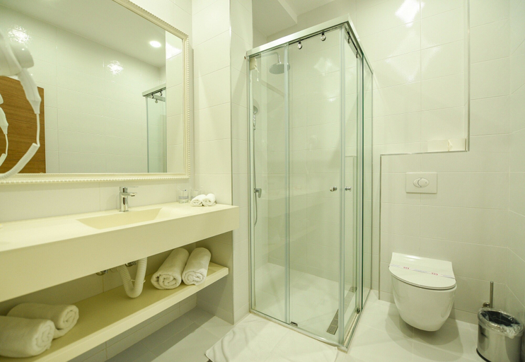 Bathroom 4, Hotel Lazaro