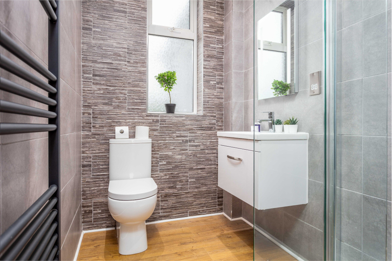 Bathroom 4, Seafield House - Donnini Apartments, South Ayrshire