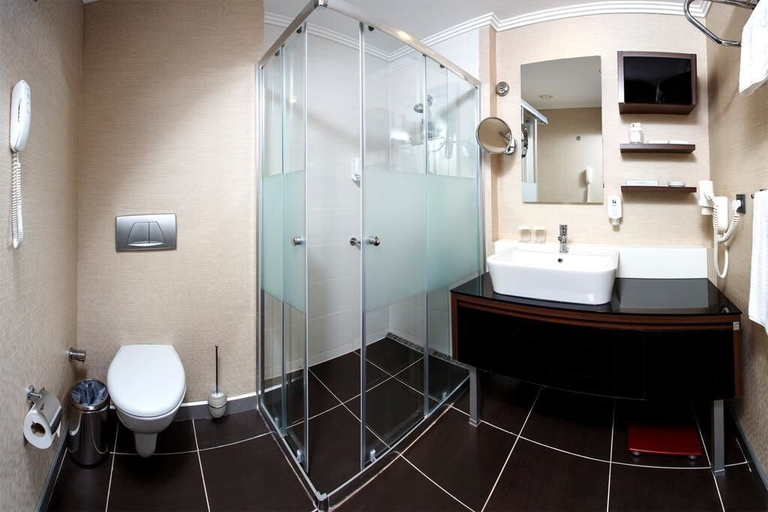 Bathroom 2, Ozay Suites, Atasehir