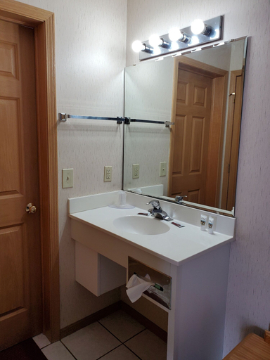 Bathroom 3, Bryan Inn, Williams