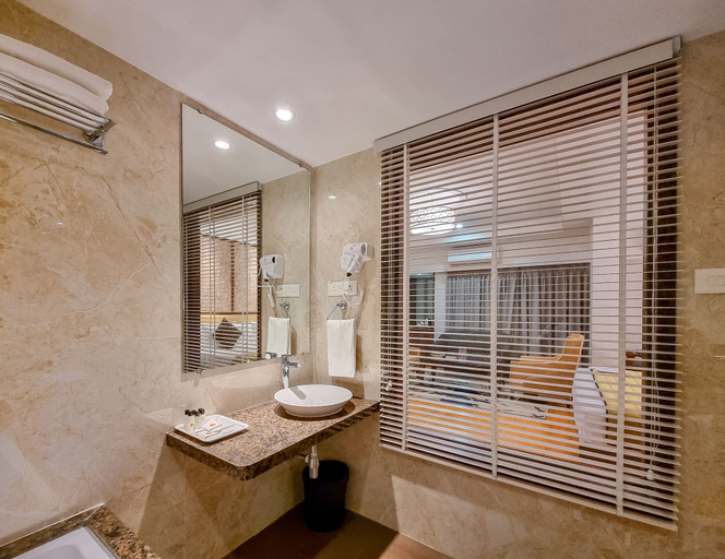 Bathroom 4, Freesia by Express Inn, Palghar