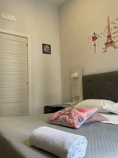 Bedroom 3, Hotel Oceania, Napoli