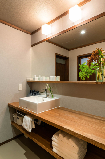 Bathroom 3, Saik, Kanazawa