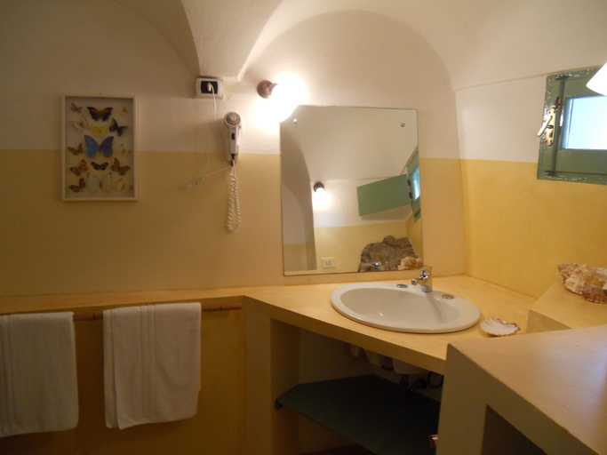 Bathroom 4, Dammusi Sciuvechi Resort, Trapani