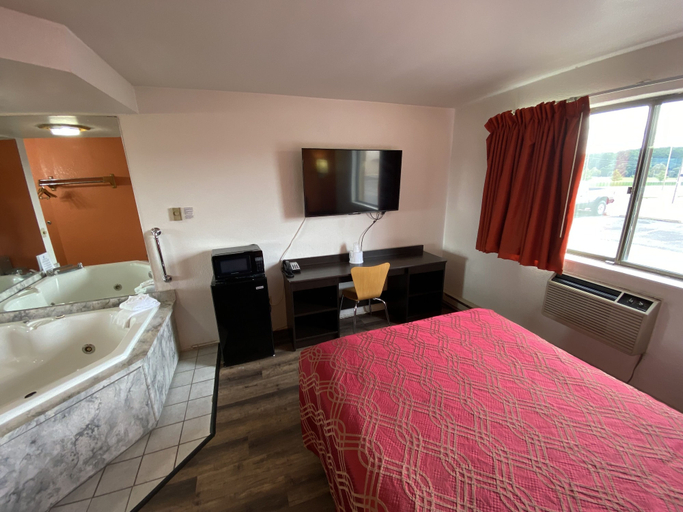 Bedroom 3, Reliance Inn, Marathon