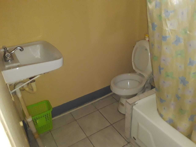 Bathroom, Royal Savanna Inn Hotel