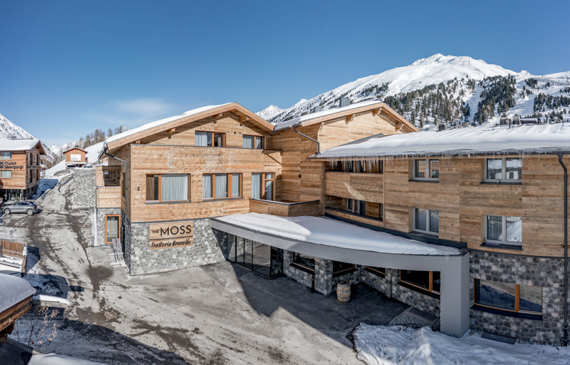 Exterior & Views