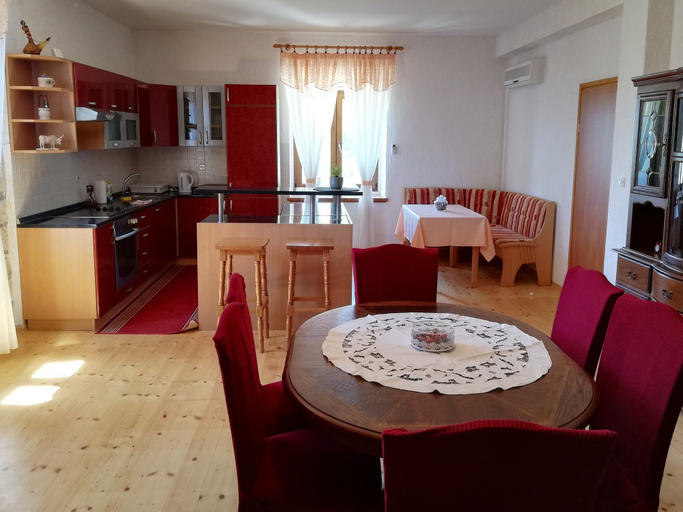 Others 4, Villa Valeta 500 Meters From the Beach, Poreč