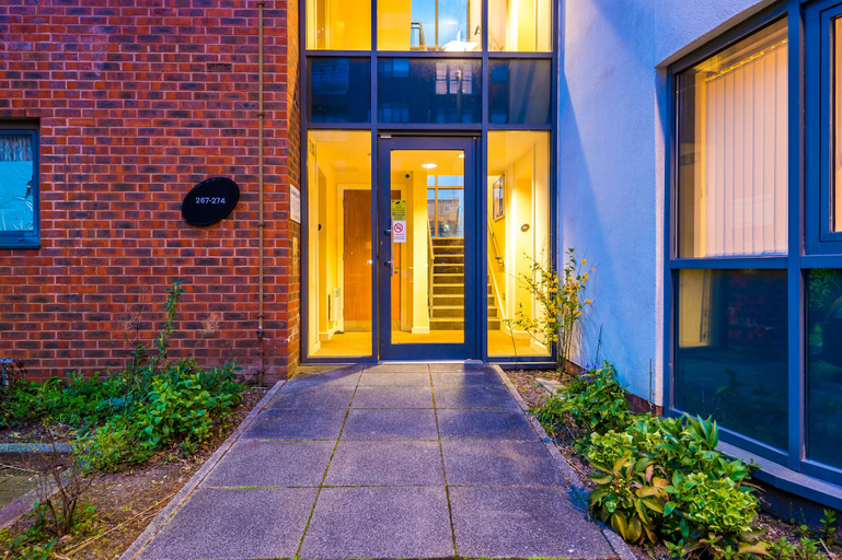 Exterior & Views 2, Impeccable 2-bed Apartment in Liverpool, Sefton