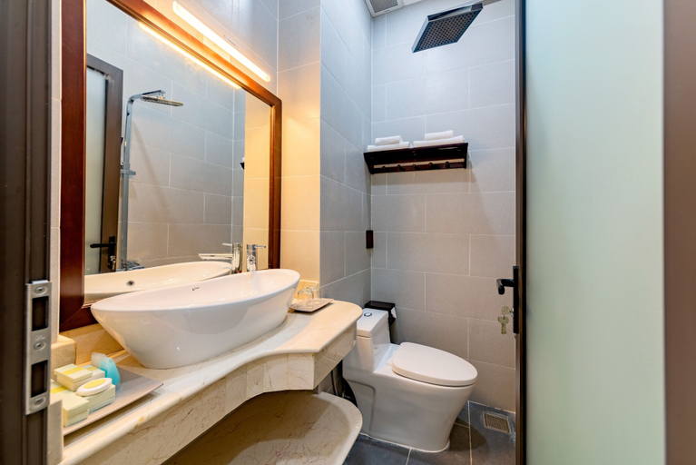 Bathroom 5, Green Hill Hotel, Da Nang