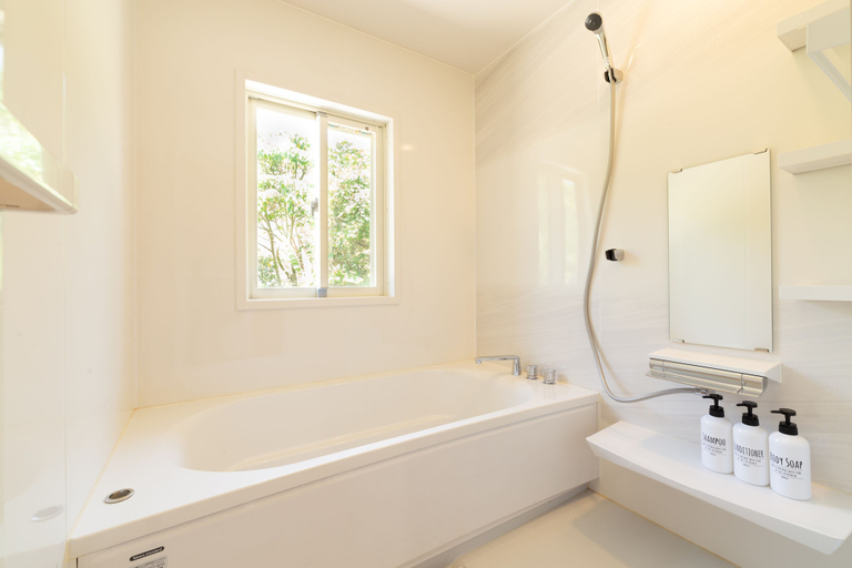 Bathroom, reginaishigakilogterior1, Ishigaki