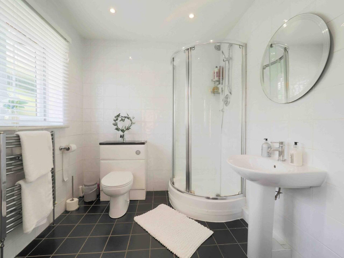 Bathroom 4, Inviting 7-bed House With sea Views in Hythe, Kent
