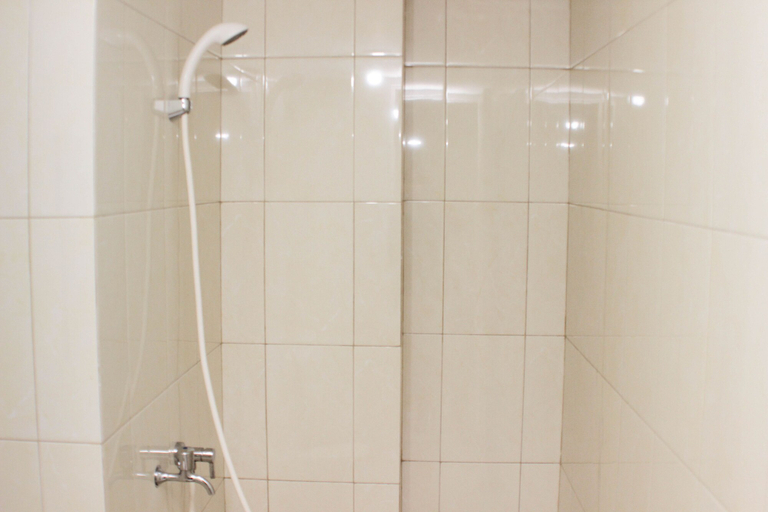 Bathroom 3, Nice And Comfy 2Br Springlake Apartment Near Summarecon Bekasi, Bekasi