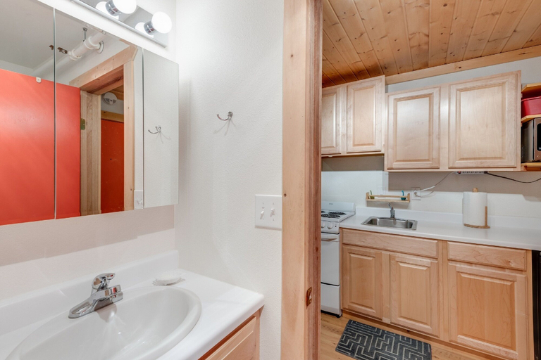 Bathroom 4, 18SLL - Newly Remodeled - Sleeps 4, Whatcom