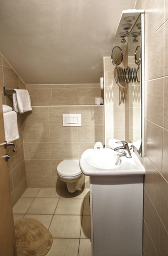 Bathroom 3, Apartments SVI-MI, Gradac