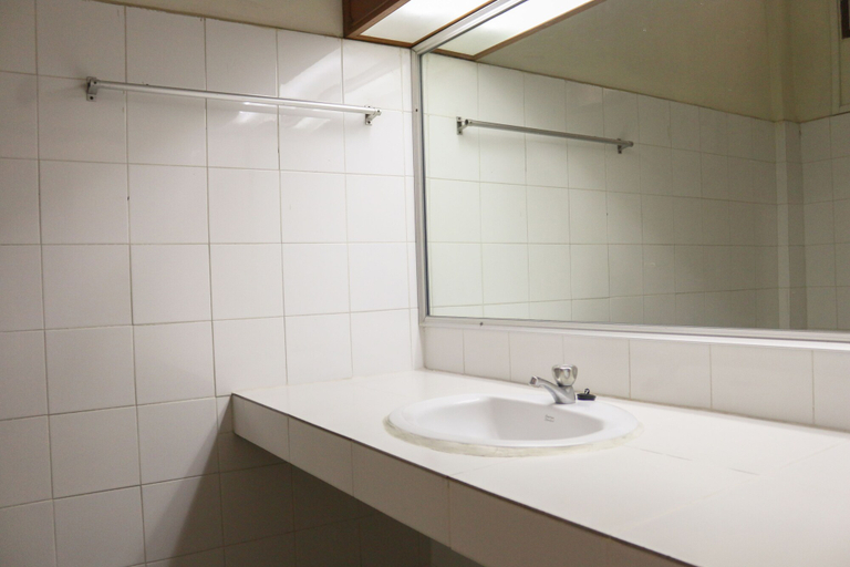 Bathroom 4, Nakornping Hotel, Phra Nakhon