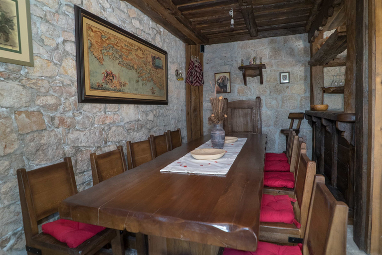 Others 4, Villa Andric, Imotski