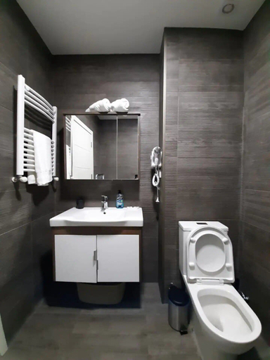 Bathroom 3, Luxury Rest-Time Flat, Tbilisi