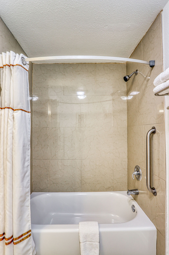 Bathroom 4, Americas Hotel El Paso Medical Center, El Paso