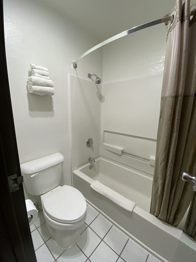 Bathroom 4, Reliance Inn, Marathon