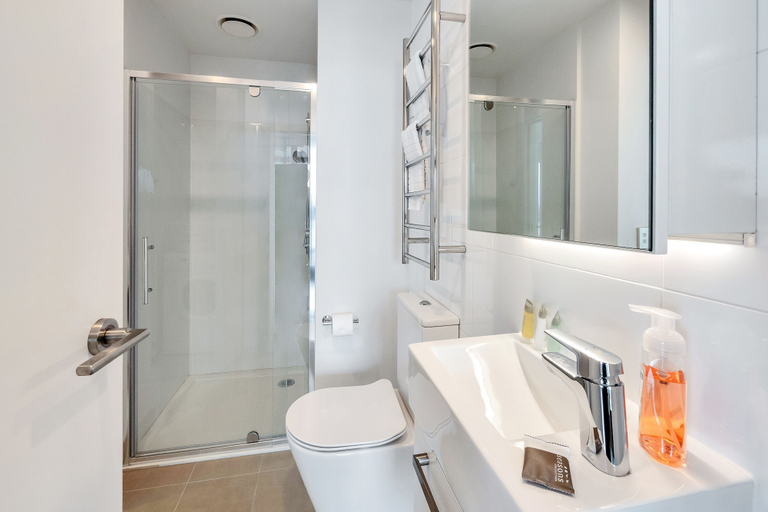 Bathroom 4, Amazing Harbour, Skytower & Rangitoto Views, Waitakere