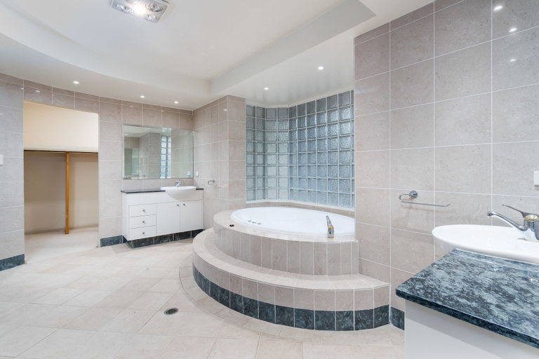 Bathroom, Luxury Bungalow, Hawkesbury