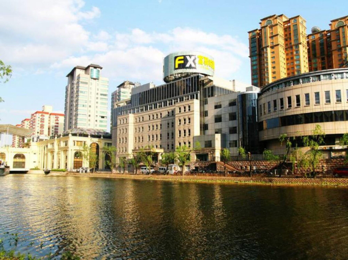 Exterior & Views 2, Hilton Garden Inn Beijing Liangma River, Beijing