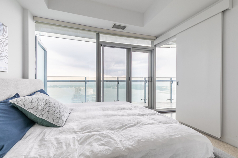 Bedroom 4, Sky Home with Stunning View of Toronto and Lake Ontario, Toronto
