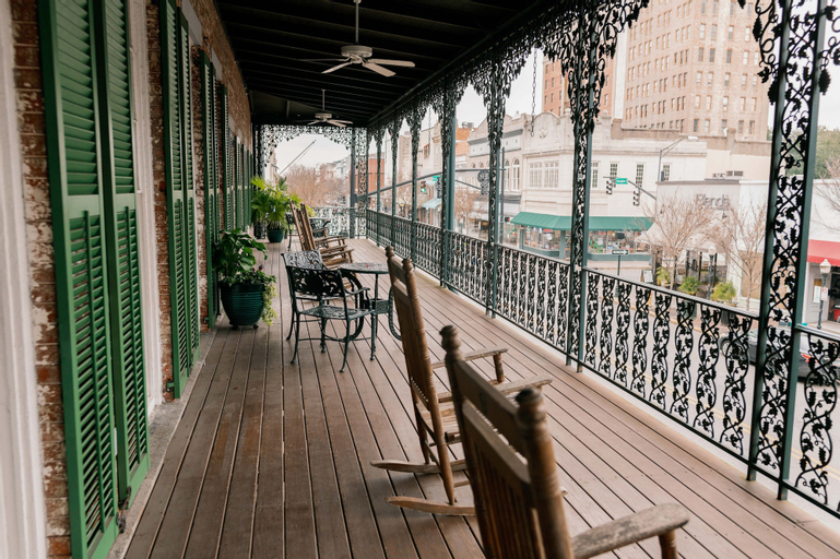 Exterior & Views 8
