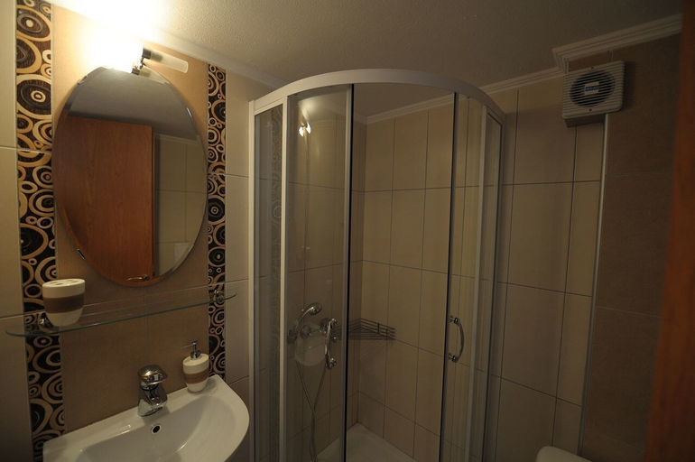 Bathroom, Xenonas Liogerma, Central Macedonia