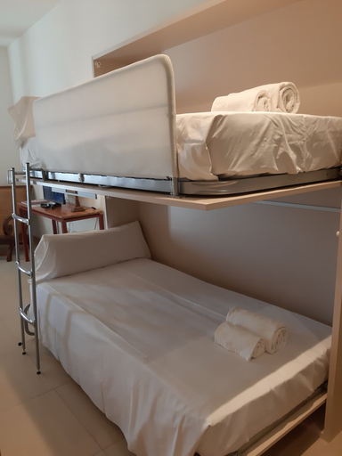 Bedroom 2, Hotel Villa Marcilla, Navarra