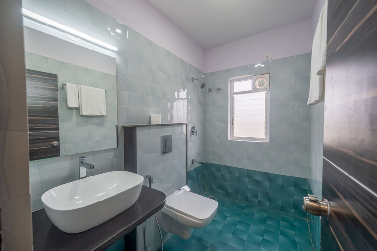 Bathroom 3, Zenith Hotels Hebbal Bangalore, Bangalore