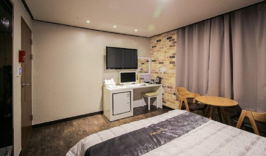 Bedroom 5, Hotel The May, Saha