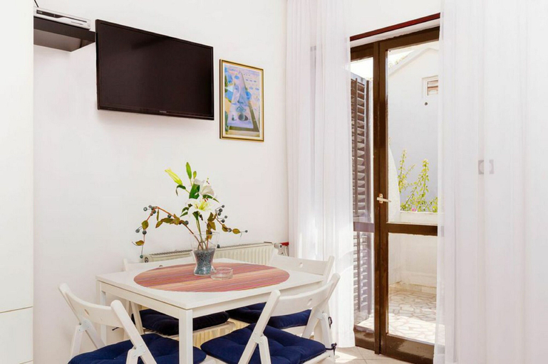 Others 3, Franeta Apartments