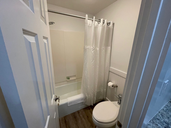 Bathroom, Moultonborough Inn, Carroll