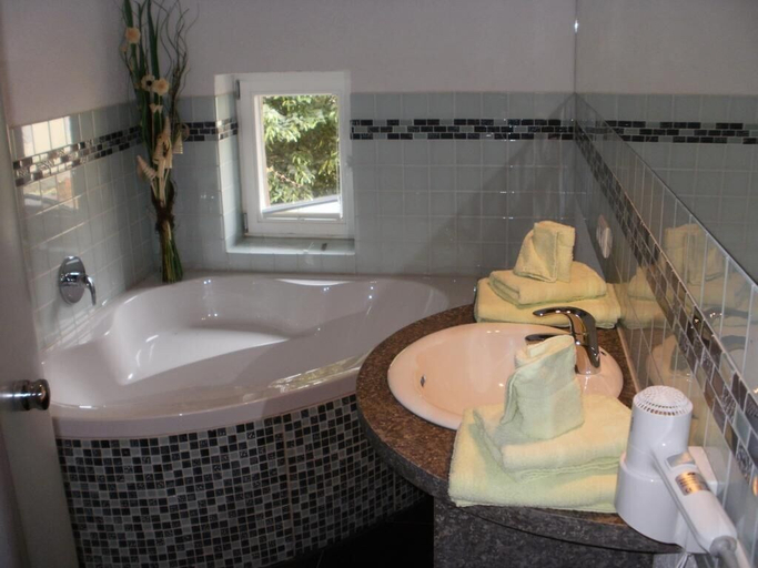 Bathroom, Edelzimmer Rothenburg, Ansbach
