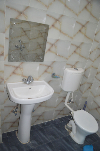 Bathroom, Middle Way Home Stay, Gaya