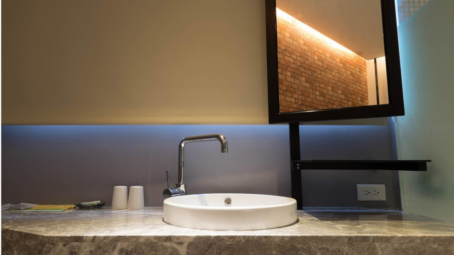 Bathroom 4, ManMan, Hualien