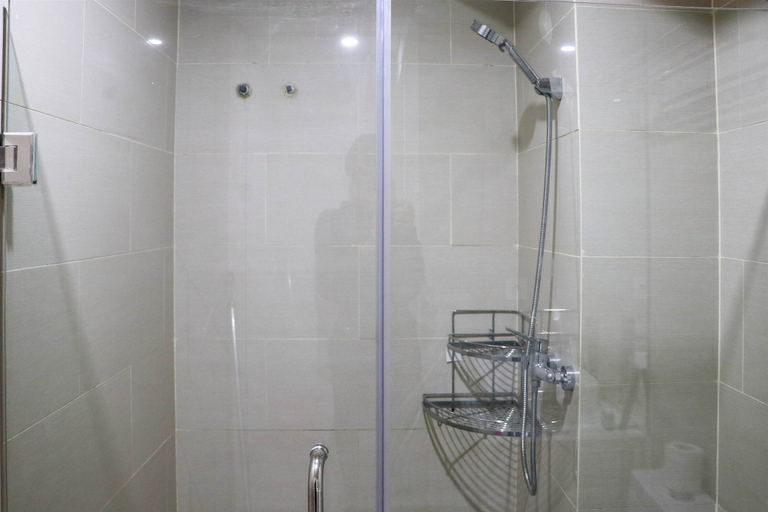 Bathroom 3, Elegant And Comfy 3Br Daan Mogot City Apartment, West Jakarta
