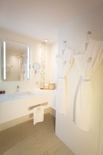 Bathroom 5, Akoya Hotel & Spa, Saint-Paul