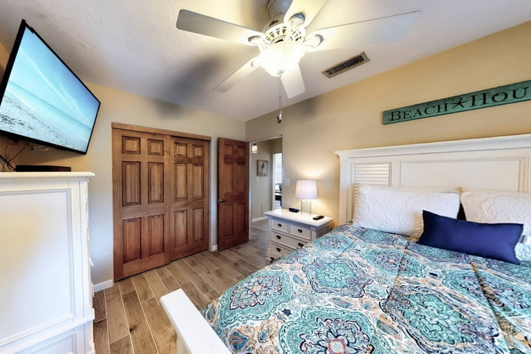 Bedroom 3, Peacock Bungalow - Left, Sarasota