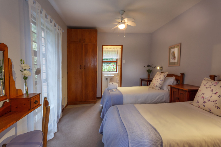 Bedroom 3, Jenny's Guest House, Cacadu