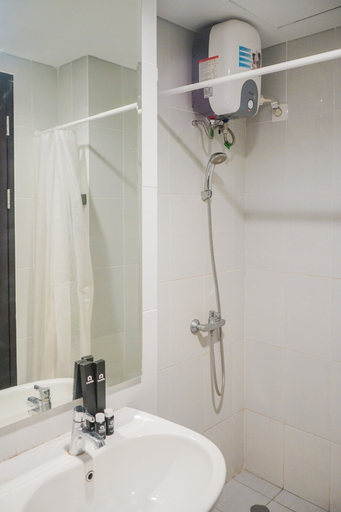Bathroom 3, Minimalist and Comfortable 1BR Casa De Parco Apartment, Tangerang