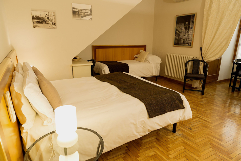 Bedroom 2, Firenze Apartments, Florence
