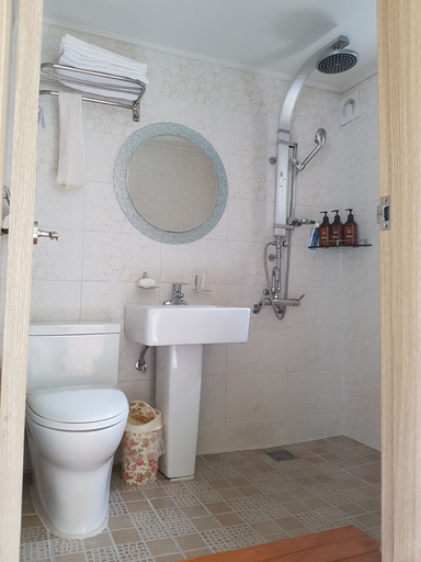 Bathroom 3, Red Praha Pension, Geoje