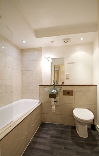 Bathroom 3, 62-66 Farringdon by condokeeper, London
