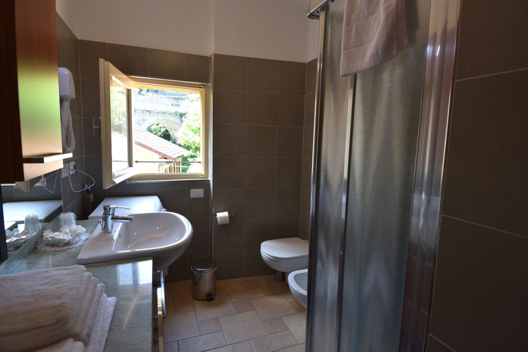 Bathroom 4, La Piccola Bellagio, Como