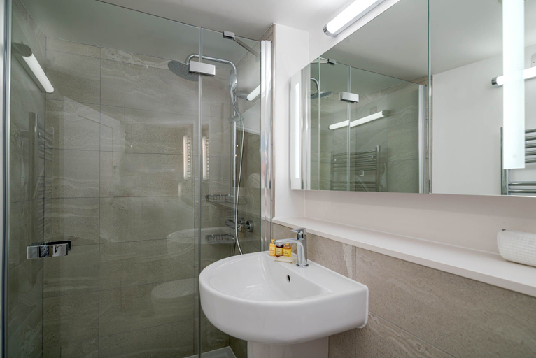 Bathroom 4, 37 Doughty Street, London