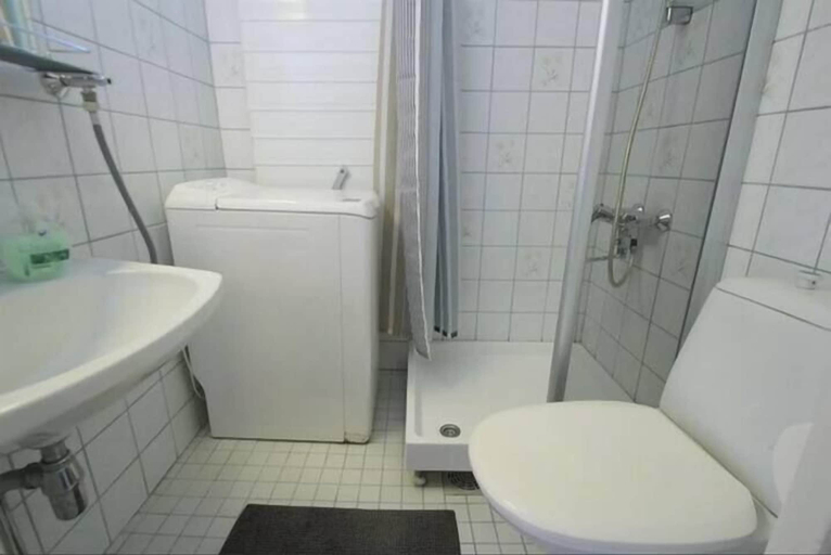 Bathroom, Nice 1BR home At The Heart Of Helsinki, Uusimaa